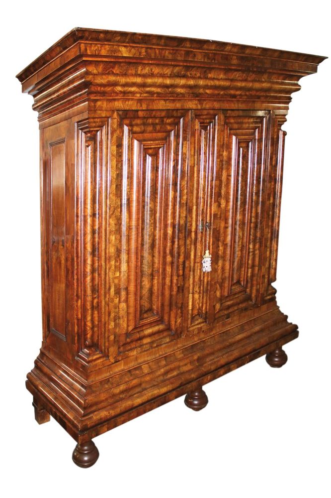 Große Abbildung Nr.1: 134-2333 Frankfurter Wellenschrank: (Möbel)