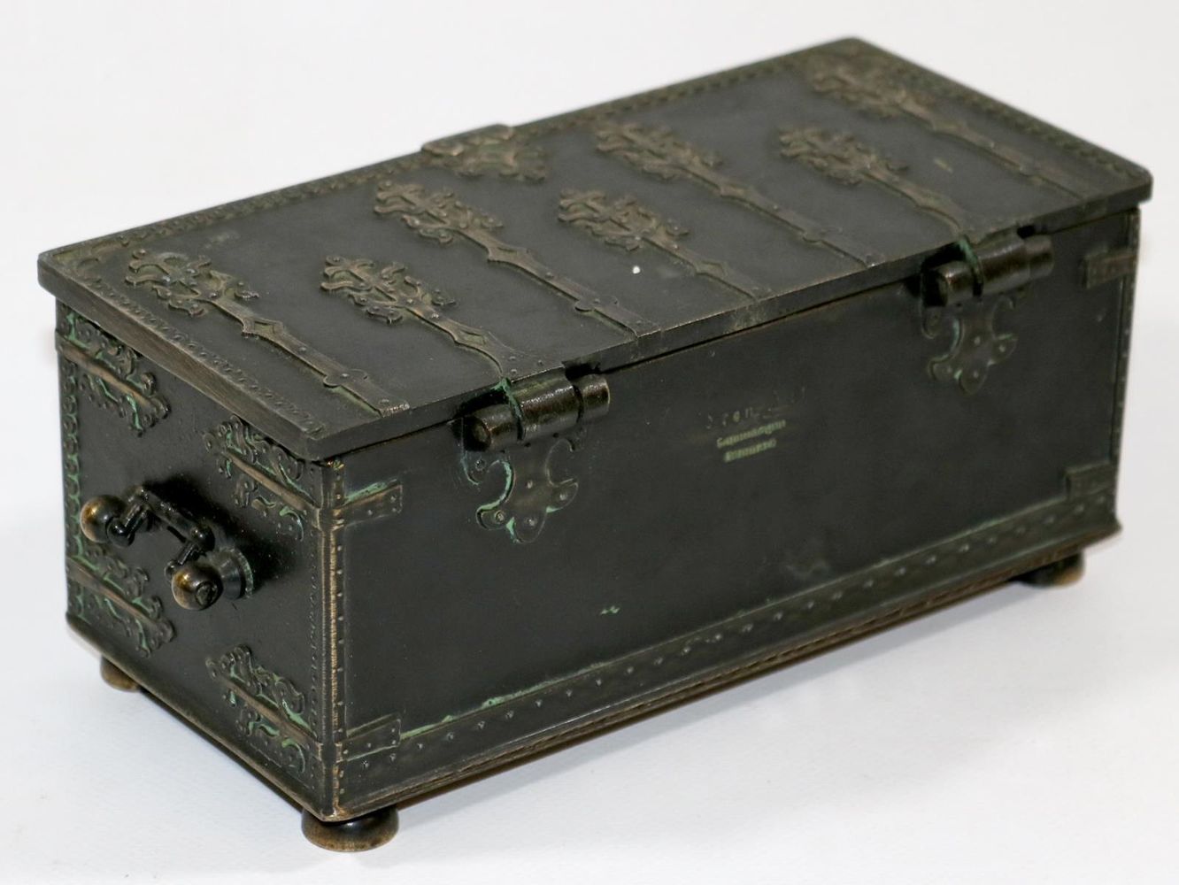 Große Abbildung Nr.3: 134-2361 Bronze-Box.: (Möbel, Truhen und Kästchen)