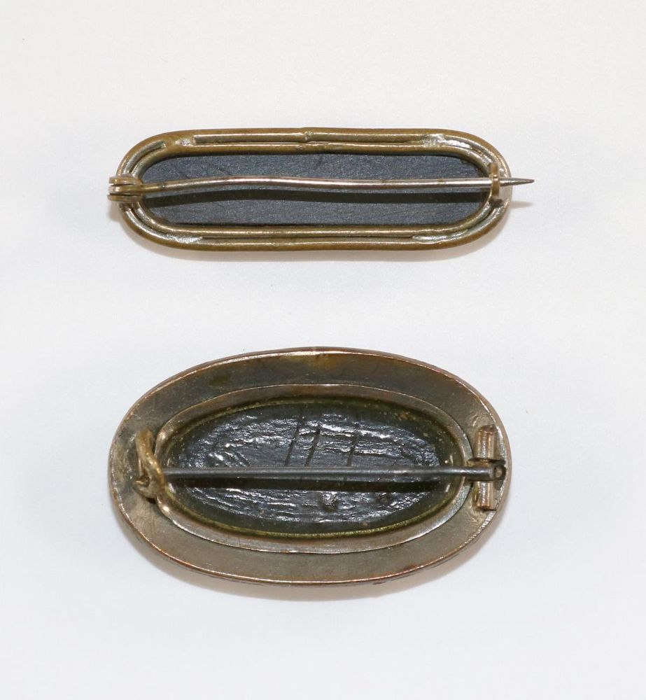 Große Abbildung Nr.2: 134-2408 Karlsbad, Paar Broschen.: (Schmuck, Broschen)