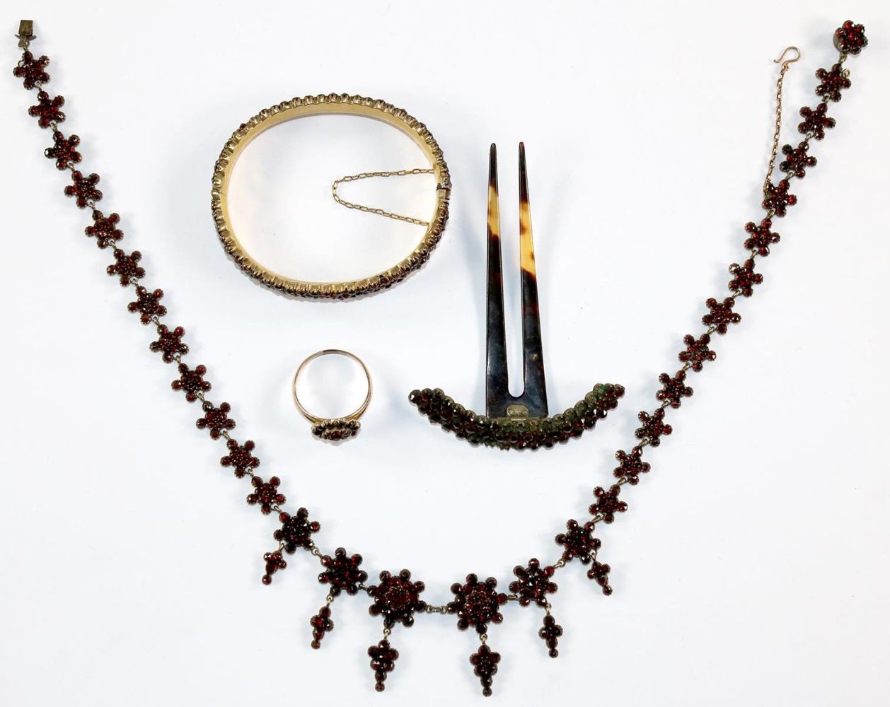 Große Abbildung Nr.1: 134-2421 Granatschmuck Böhmen: (Schmuck)