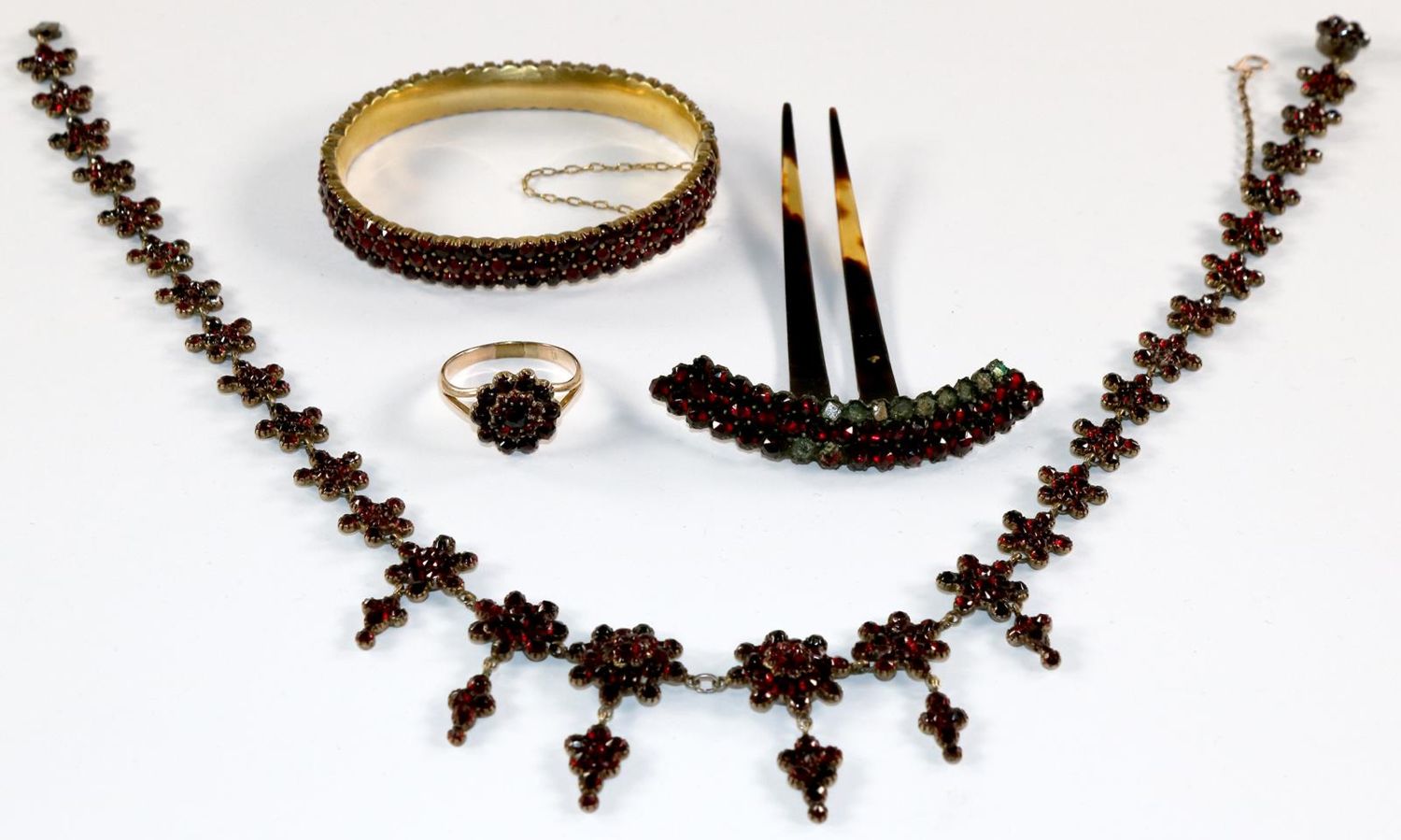 Große Abbildung Nr.2: 134-2421 Granatschmuck Böhmen: (Schmuck)