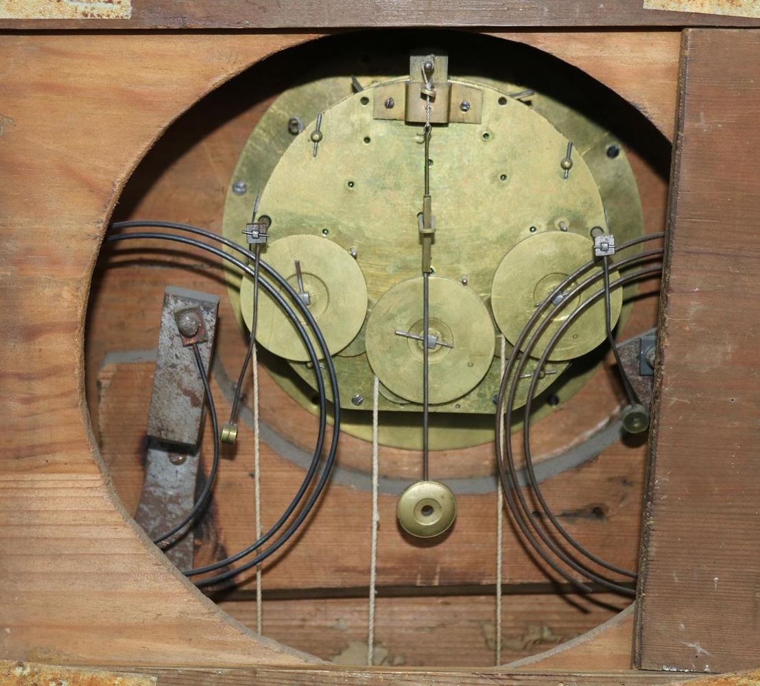 Große Abbildung Nr.4: 134-2512 Bilderuhr mit Spielwerk.: (Uhren)