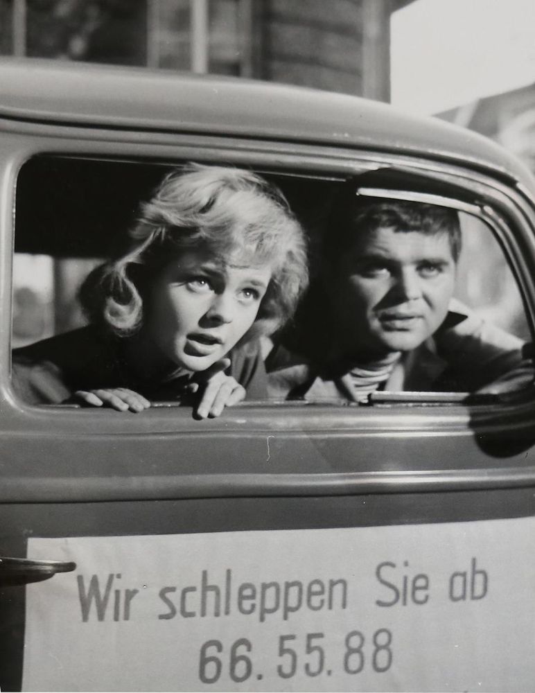 Große Abbildung Nr.1: 134-2614 Sabine und die 100 Männer.: (Film - Theater - Tanz)
