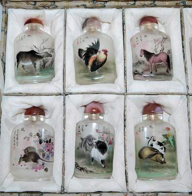 Bild Nr.2: 134-2243 Snuffbottles: (Asiatika, China)