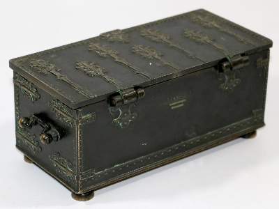 Bild Nr.3: 134-2361 Bronze-Box.: (Möbel, Truhen und Kästchen)