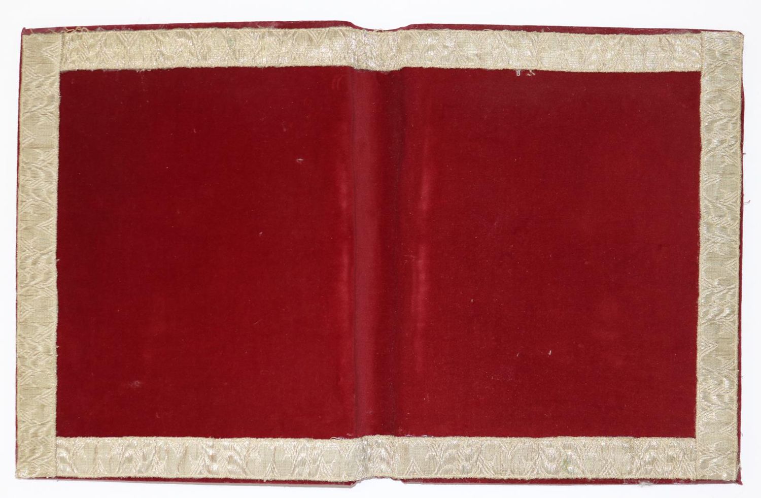 Große Abbildung Nr.2: 135-1336 Roter Samteinband: (Einband)