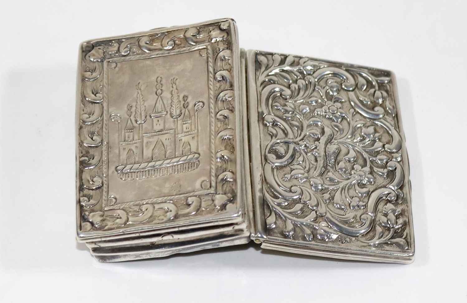 Große Abbildung Nr.3: 135-2443 Silbertabatiere: (Varia, Silber)