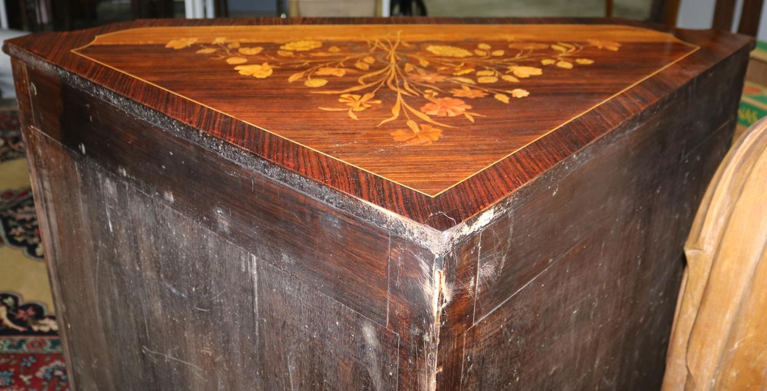Große Abbildung Nr.6: 135-2490 Eckschrank: (Möbel)