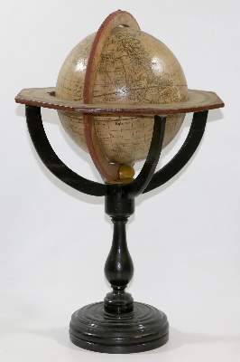 Bild Nr.3: 135-2249 Erdglobus.: (Verschiedene Länder - Geschichte, Atlanten, Globen)