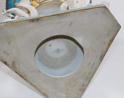 Bild Nr.6: 135-2520 Prunk Deckelgefäß.: (Porzellan u. Keramik)