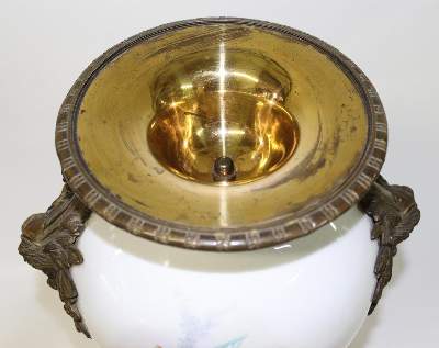 Bild Nr.4: 135-2522 Sevres Art, Amphorenvase: (Porzellan u. Keramik)