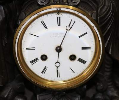Bild Nr.23: 135-2549 Figurenpendule Frankreich: (Uhren, Kaminuhren)