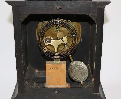 Bild Nr.4: 135-2557 Tisch-Uhr: (Uhren)