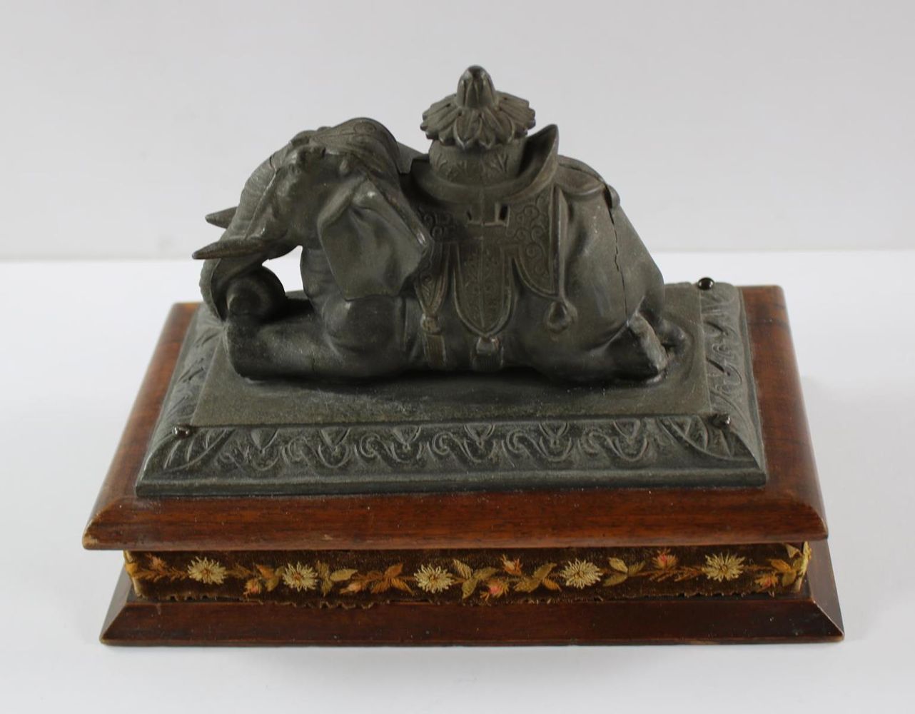 Große Abbildung Nr.2: 136-2239 Briefbeschwerer Elefant.: (Varia)