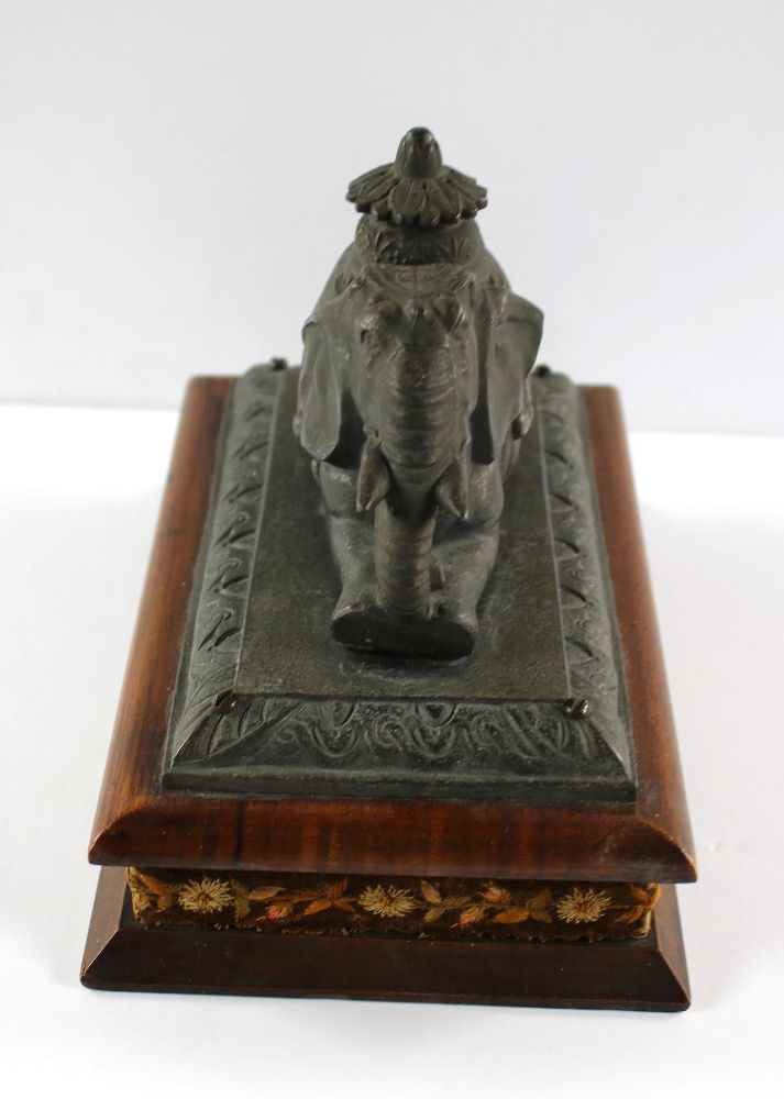 Große Abbildung Nr.4: 136-2239 Briefbeschwerer Elefant.: (Varia)