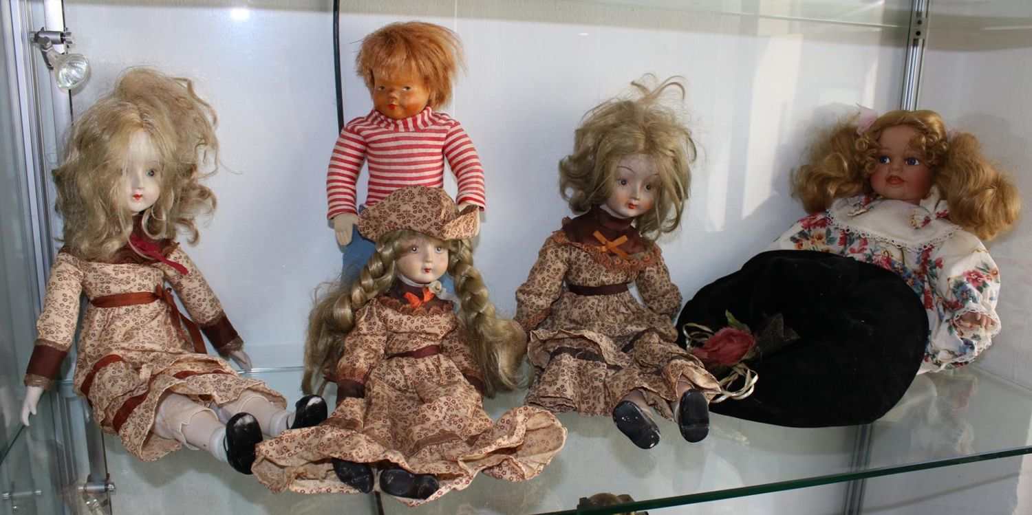 Große Abbildung Nr.2: 136-2311 Puppensammlung.: (Varia, Spielzeug)