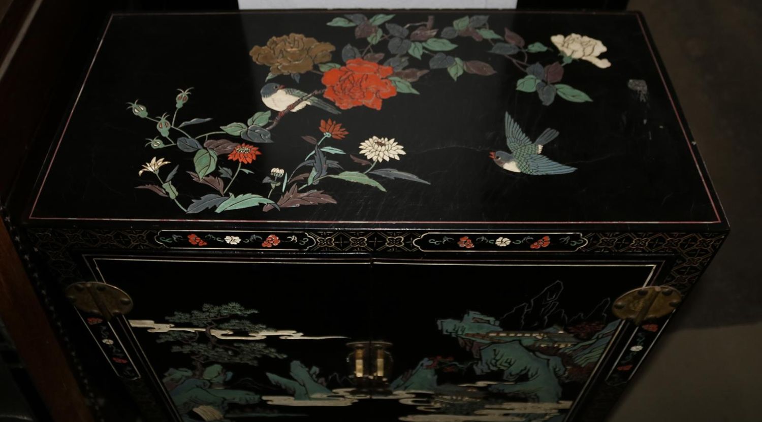 Große Abbildung Nr.21: 136-2382 Kleiner Lackschrank China: (Asiatika)