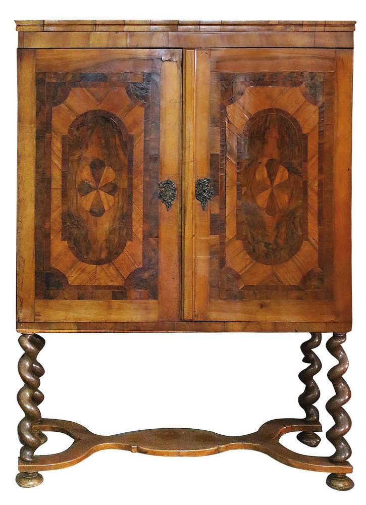 Große Abbildung Nr.1: 136-2435 Stollenschrank,: (Möbel)
