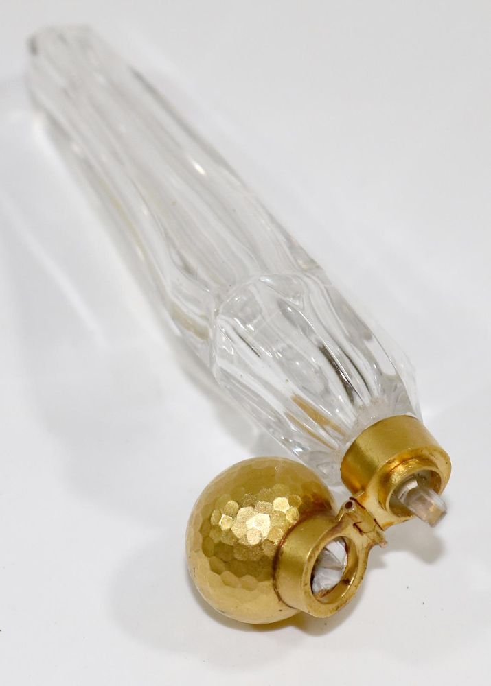 Große Abbildung Nr.2: 136-2524 Flakon mit Goldverschluß.: (Schmuck)