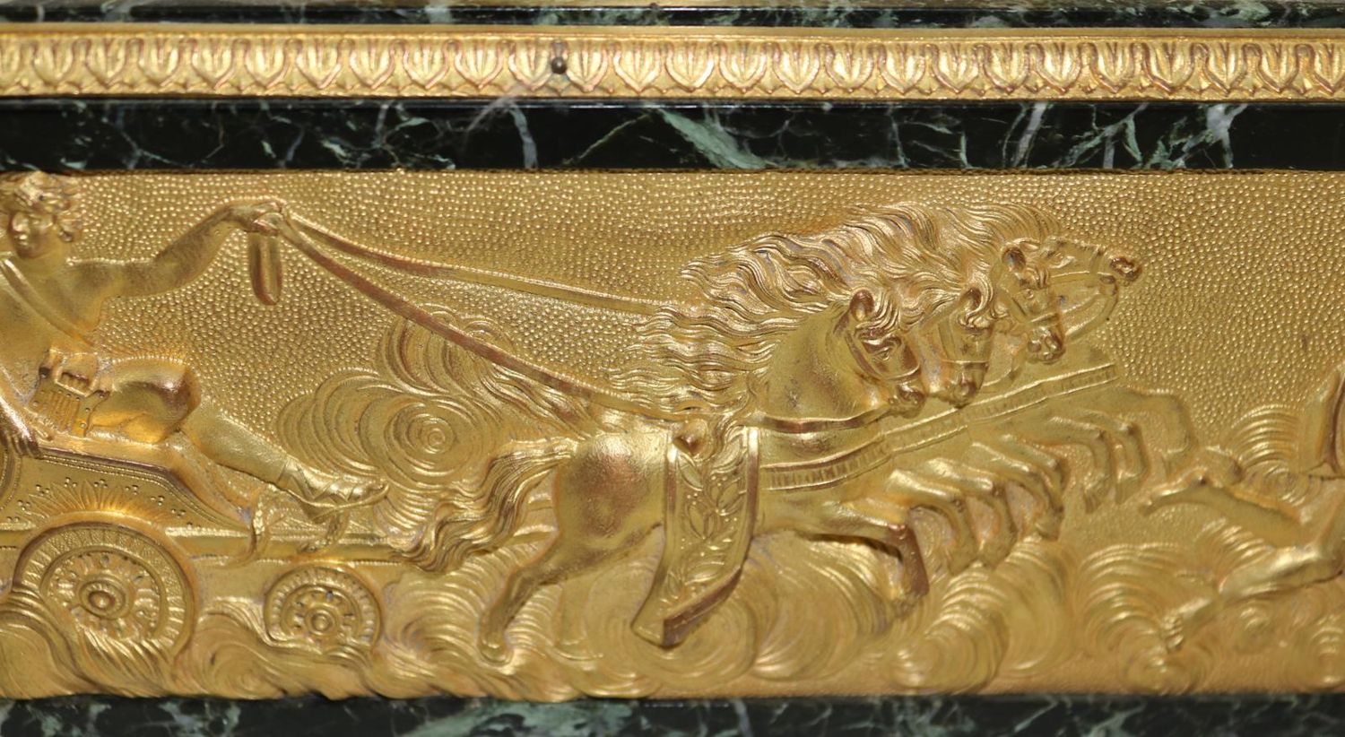 Große Abbildung Nr.24: 136-2611 Empire Wagen-Pendule: (Uhren)