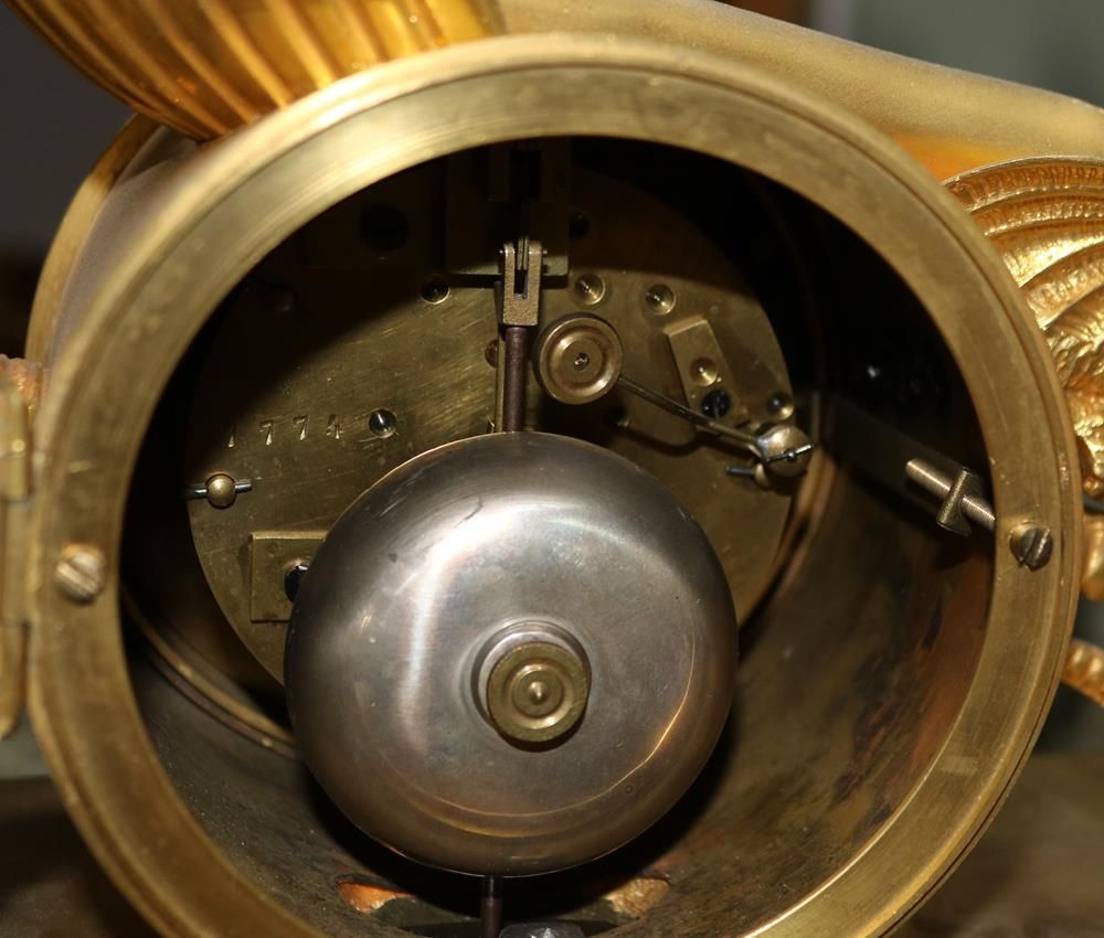 Große Abbildung Nr.30: 136-2611 Empire Wagen-Pendule: (Uhren)