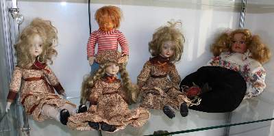 Bild Nr.2: 136-2311 Puppensammlung.: (Varia, Spielzeug)
