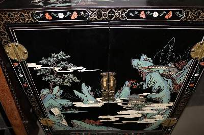 Bild Nr.22: 136-2382 Kleiner Lackschrank China: (Asiatika)