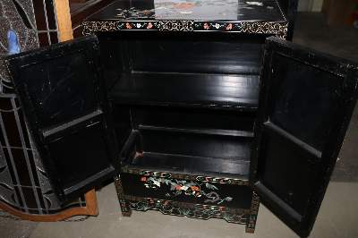 Bild Nr.24: 136-2382 Kleiner Lackschrank China: (Asiatika)