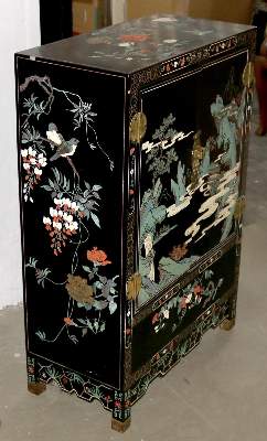 Bild Nr.25: 136-2382 Kleiner Lackschrank China: (Asiatika)