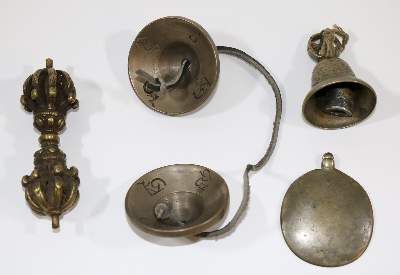 Bild Nr.2: 136-2397 Tanzgegenstände,: (Asiatika)