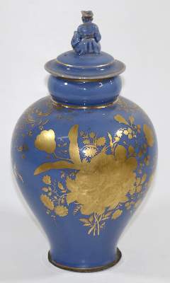 Bild Nr.4: 136-2464 Deckelvase,: (Porzellan u. Keramik)