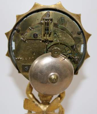 Bild Nr.3: 136-2612 Feine Bronze-doré-Kaminuhr.: (Uhren, Kaminuhr.)