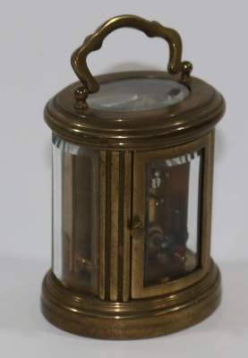 Bild Nr.2: 136-2616 Kleine Tischuhr,: (Uhren)