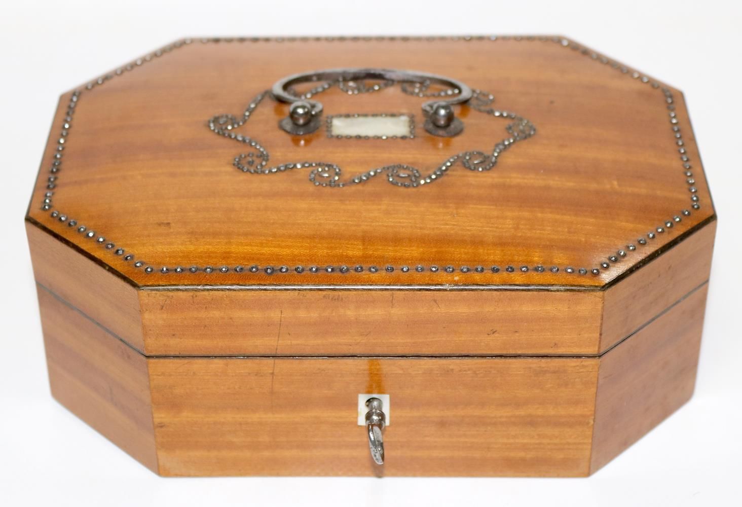 Große Abbildung Nr.2: 137-2198 Palais Royal: (Varia, Handarbeiten u. Schneiderei)
