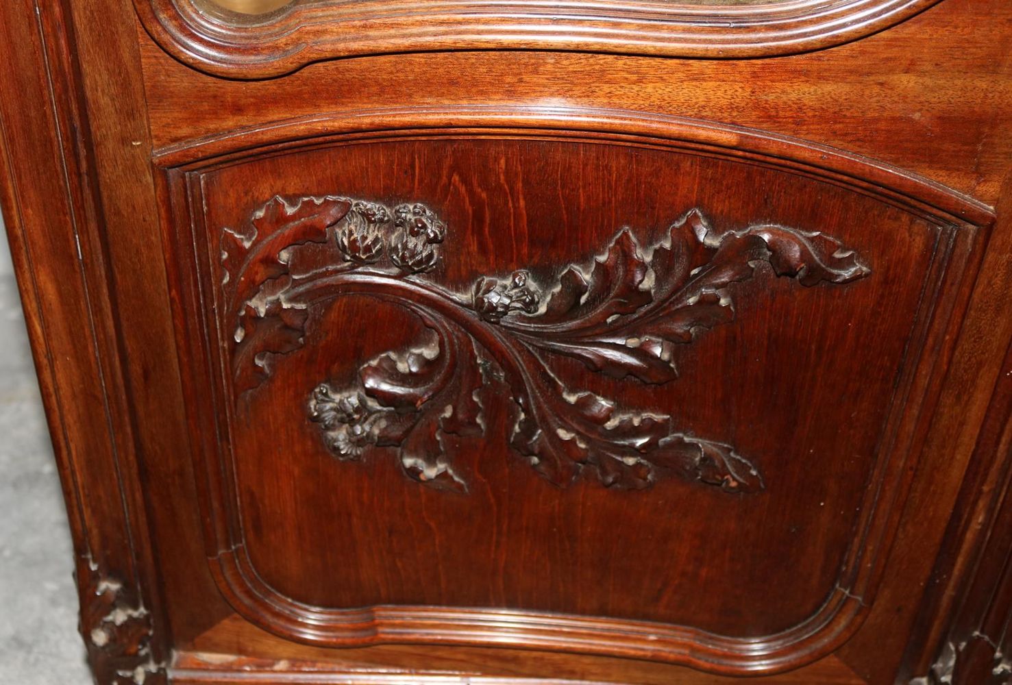 Große Abbildung Nr.4: 137-2316 Salonschrank Jugendstil.: (Möbel)
