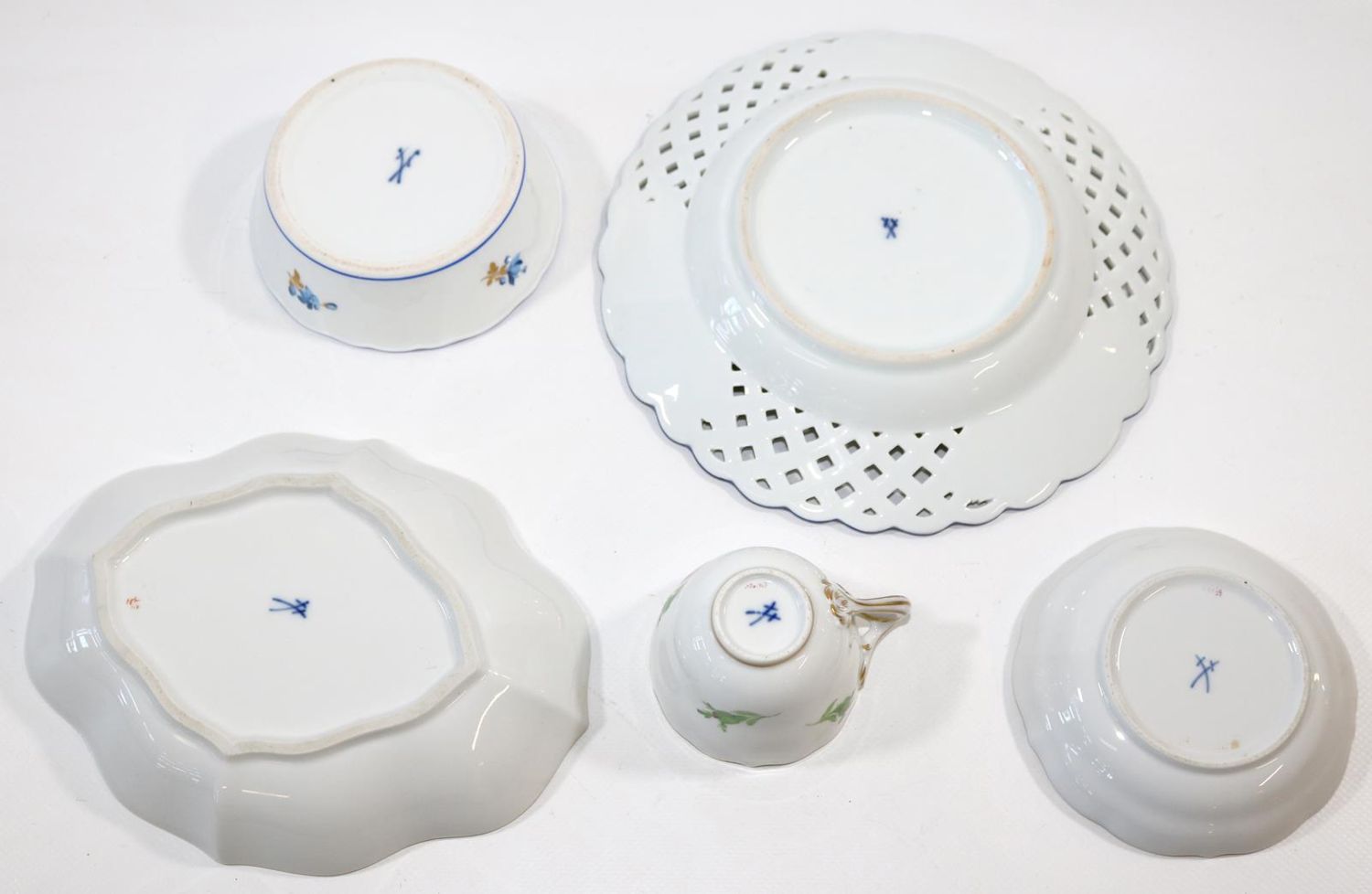 Große Abbildung Nr.3: 137-2375 Meissen fünf Teile.: (Porzellan u. Keramik, Meissen)