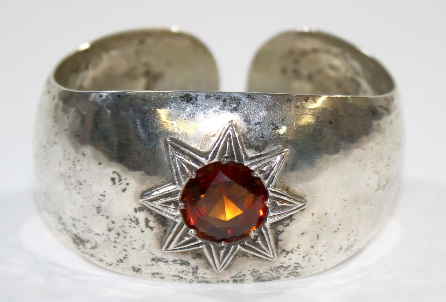 Große Abbildung Nr.1: 137-2399 Armreif um 1900.: (Schmuck)
