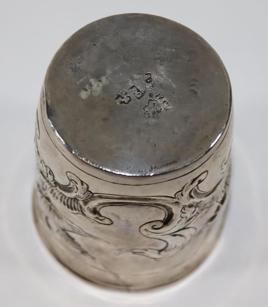Große Abbildung Nr.3: 137-2461 Moskau Barocker Silberbecher.: (Silber, Russland)
