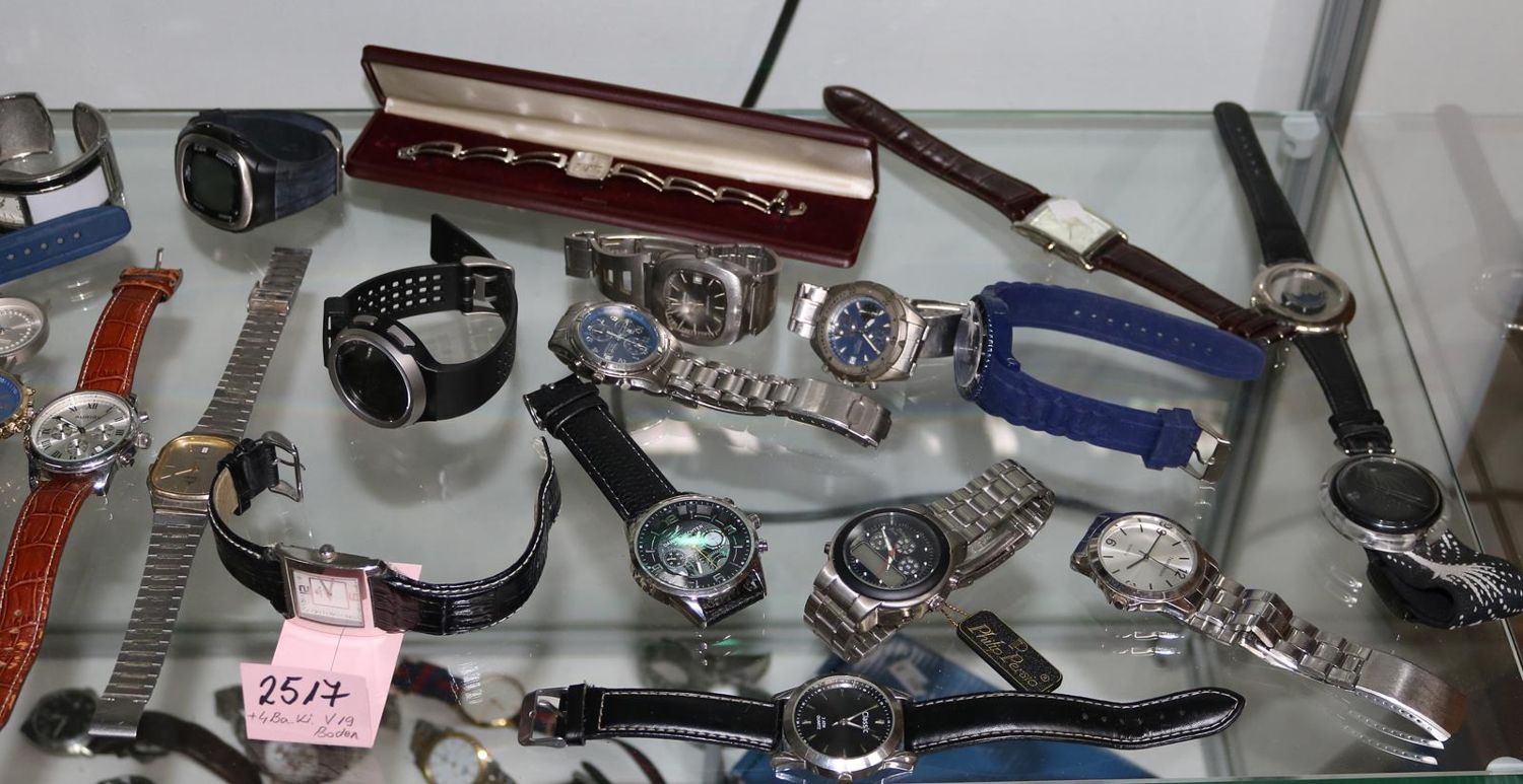 Große Abbildung Nr.212: 137-2517 Armbanduhrensammlung.: (Uhren, Armbanduhren)