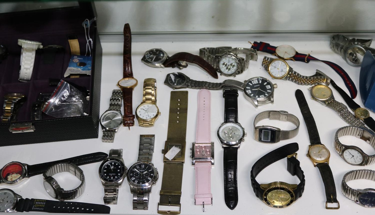 Große Abbildung Nr.214: 137-2517 Armbanduhrensammlung.: (Uhren, Armbanduhren)