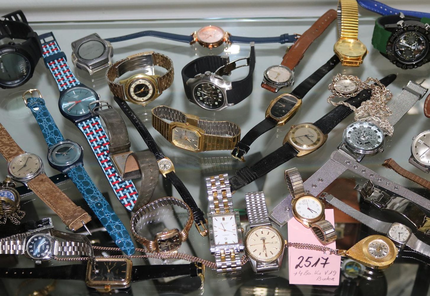 Große Abbildung Nr.22: 137-2517 Armbanduhrensammlung.: (Uhren, Armbanduhren)
