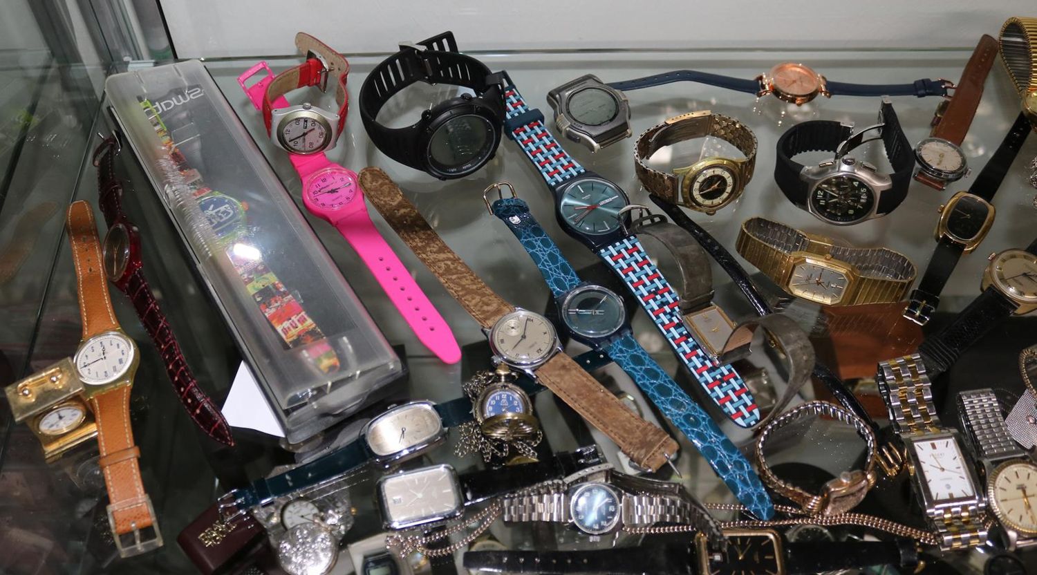Große Abbildung Nr.24: 137-2517 Armbanduhrensammlung.: (Uhren, Armbanduhren)