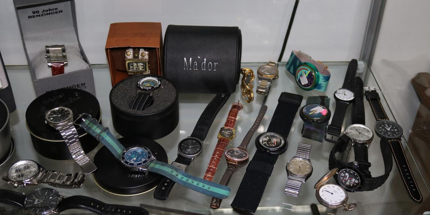 Große Abbildung Nr.29: 137-2517 Armbanduhrensammlung.: (Uhren, Armbanduhren)