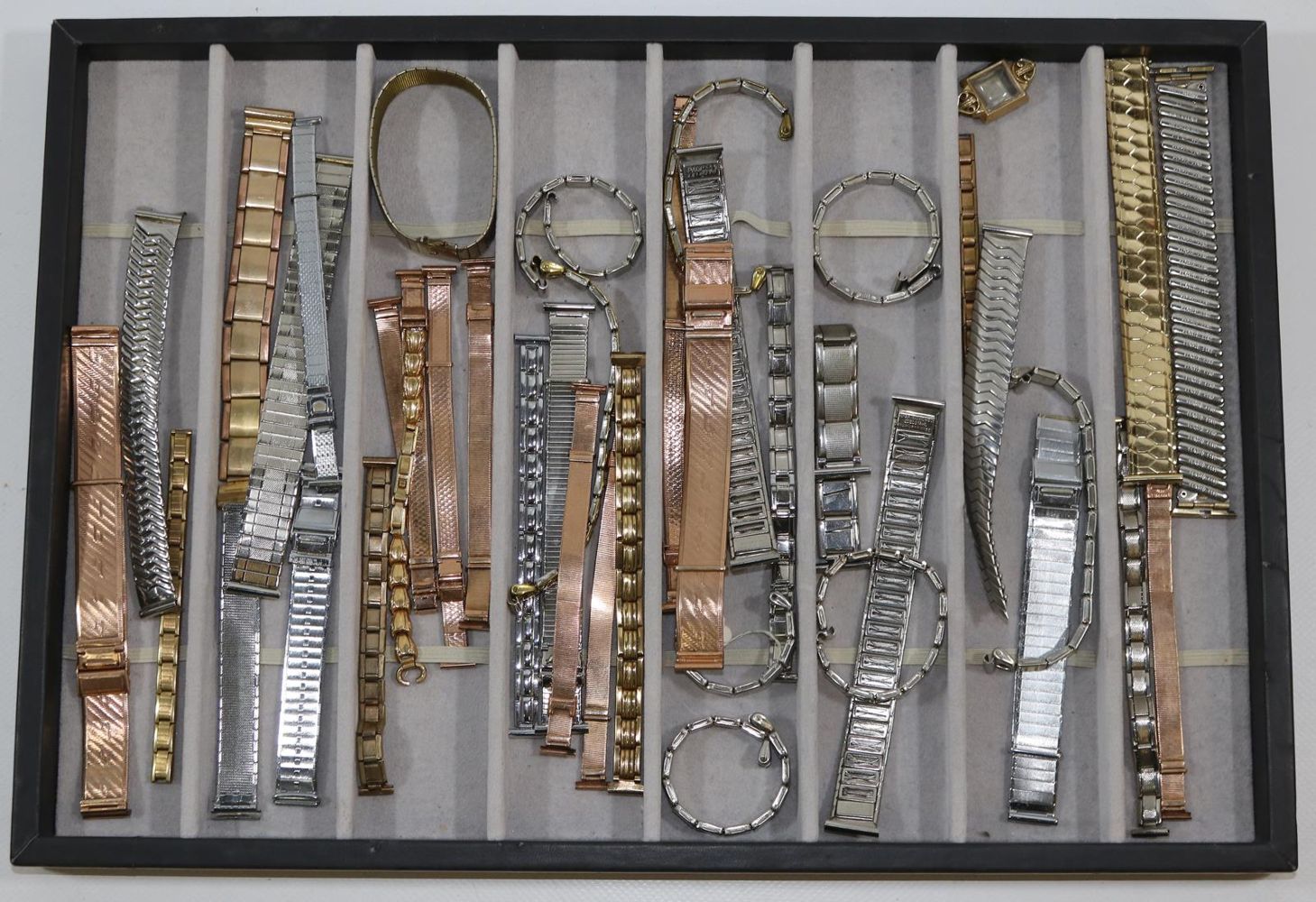 Große Abbildung Nr.3: 137-2519 Pforzheim Uhrensammlung: (Uhren, Armbanduhren)