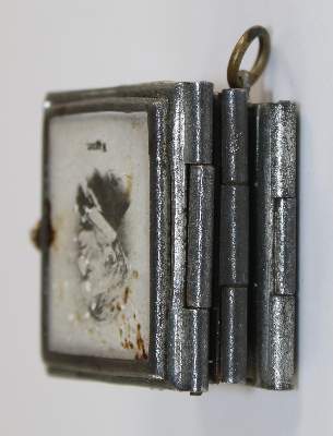 Bild Nr.4: 137-1169 Metalleinbände.: (Einband)