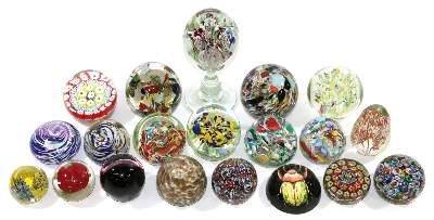 Bild Nr.1: 137-2192 Paperweights.: (Varia, Glas)