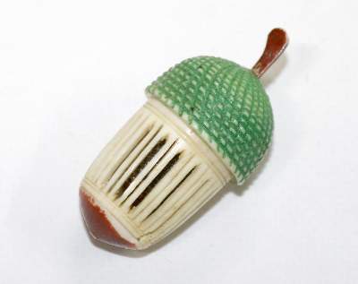 Bild Nr.1: 137-2194 Fingerhutetui in: (Varia, Handarbeiten u. Schneiderei)