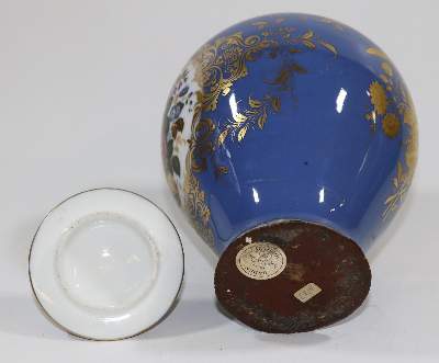 Bild Nr.3: 137-2338 Deckelvase,: (Porzellan u. Keramik)