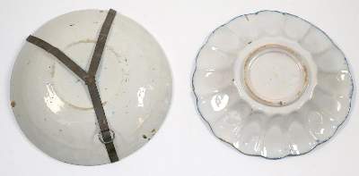 Bild Nr.2: 137-2346 Paar Fayenceteller 18.Jh.: (Porzellan u. Keramik, Fayencen)
