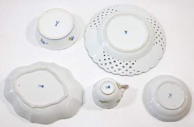 Bild Nr.3: 137-2375 Meissen fünf Teile.: (Porzellan u. Keramik, Meissen)